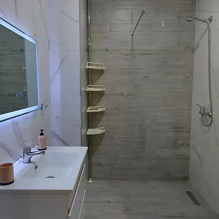 Vaso Apartment, Qerret *