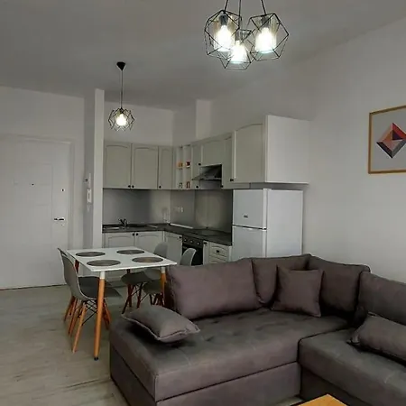 Vaso Apartment, Qerret * Golem (Tirana)