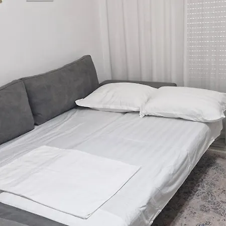 Vaso Apartment, Qerret Appartamento Golem (Tirana)