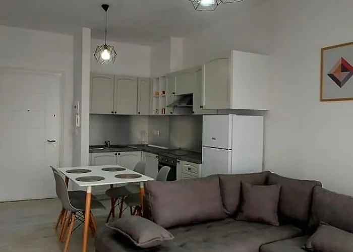 Vaso Apartment, Qerret * Golem (Tirana)